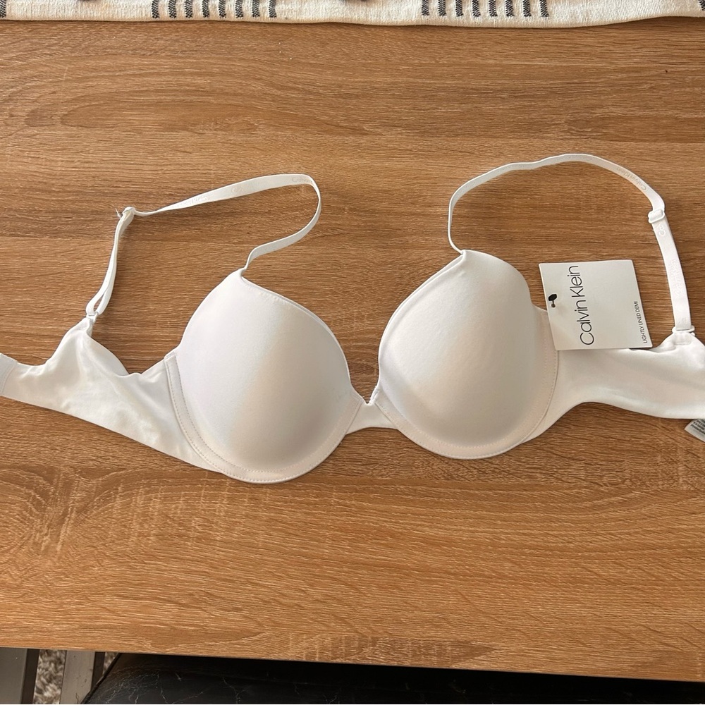 Calvin Klein White lightly lined bra NEW NWT tshirt balconette semi-push-up
